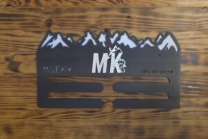 Porte médaille 3D Molé Kok ® Effet carbone