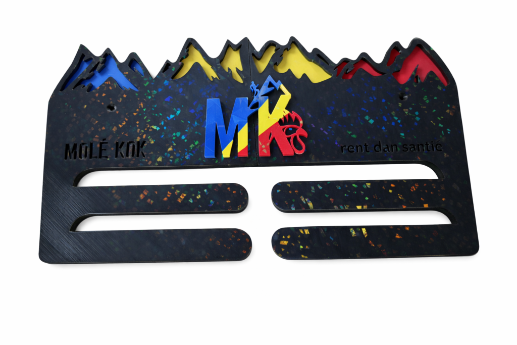 Porte médaille 3D Molé Kok ® fond koulèr renyon